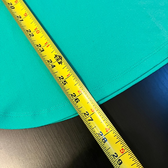 Banana Republic Sleeveless Kelly Green Blouse, Adult Size M - Picture 9 of 10